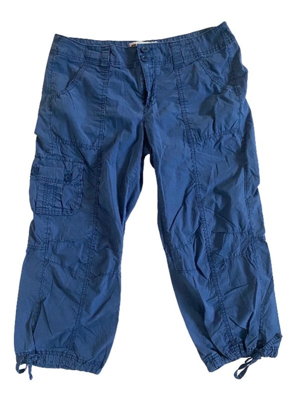 Gap Y2K Vintage Cargo Pants
Size 8 | Blue